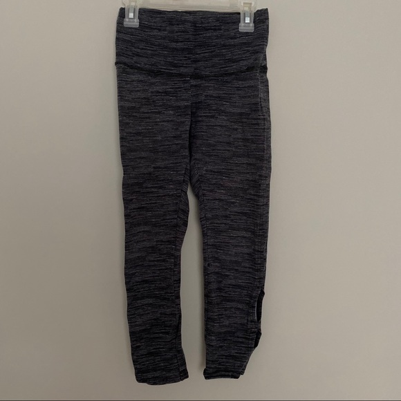 Aerie Chill. Play. Move. 3/4 Crop Gray Leggings - Picture 3 of 10